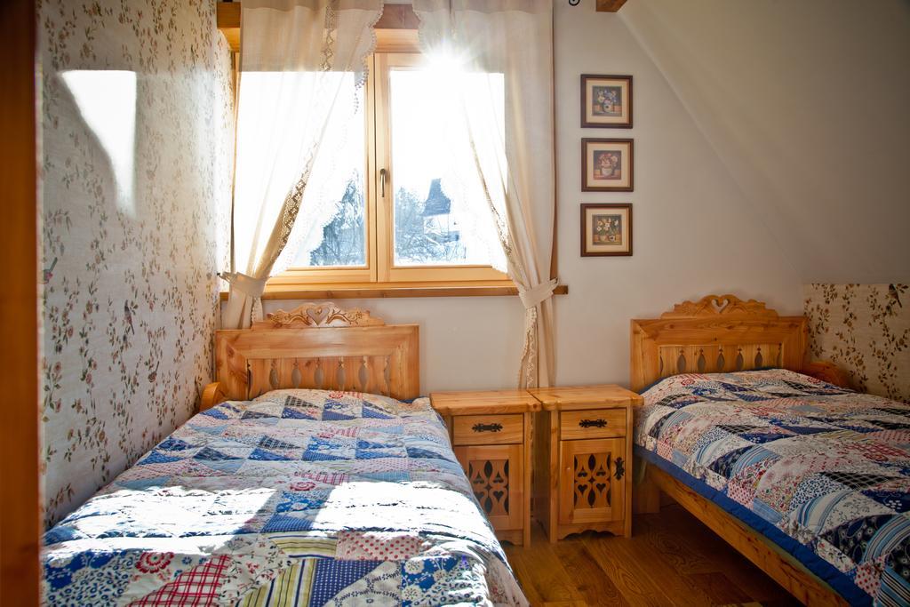Dom Pod Smokami Apartment Bukowina Tatrzańska Exterior foto